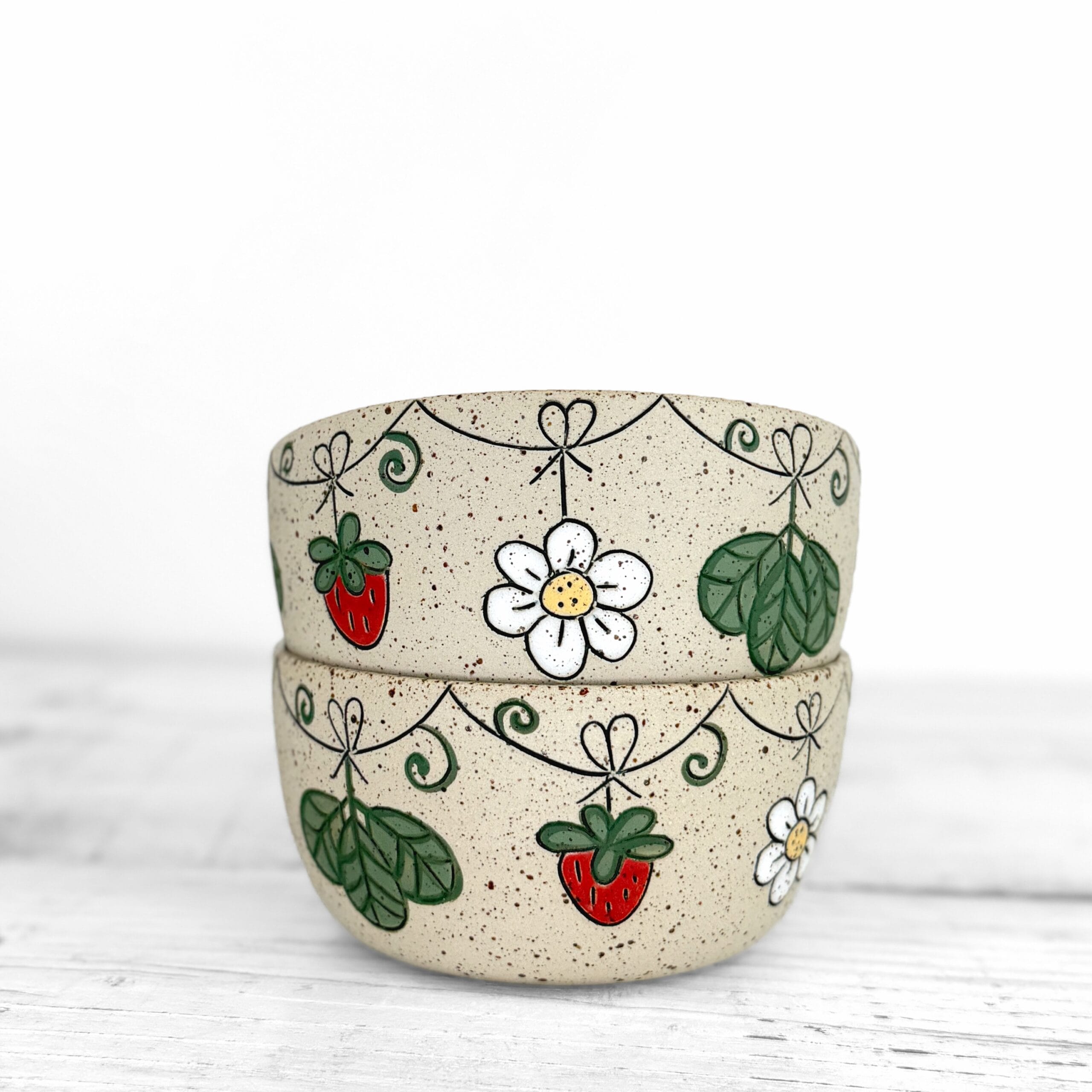 Strawberry White Miska S