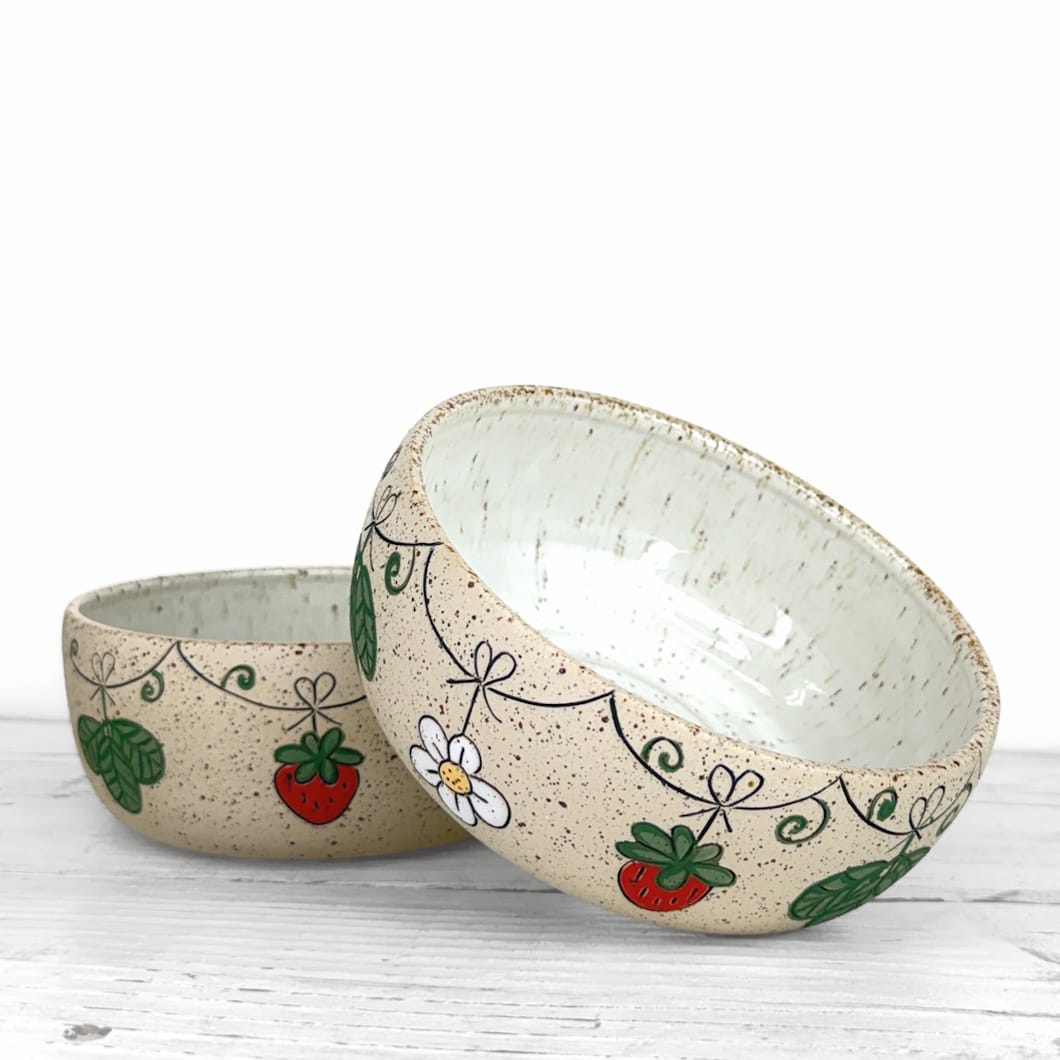 Strawberry White Miska S - Obrázek 2
