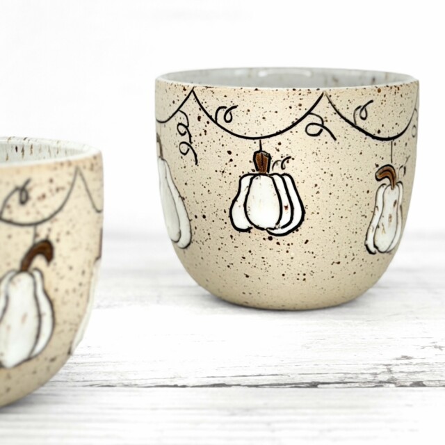 Vítej podzime 🦔🍁🪾

#autumn #ceramic #huglymuglyceramics #handmade #pumpkin @propec_ceramics